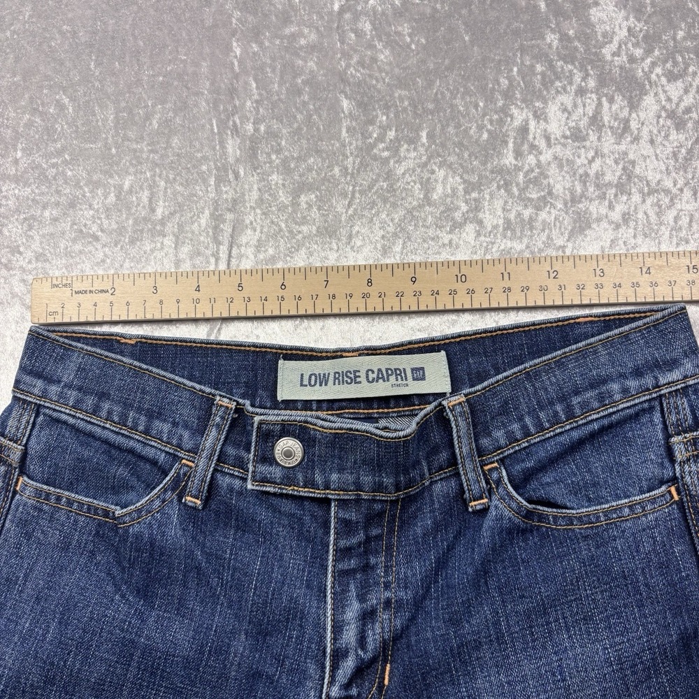 GAP Women's Size 4R Low Rise Capri Stretch Denim medium Wash Blue Jeans - Picture 4 of 9